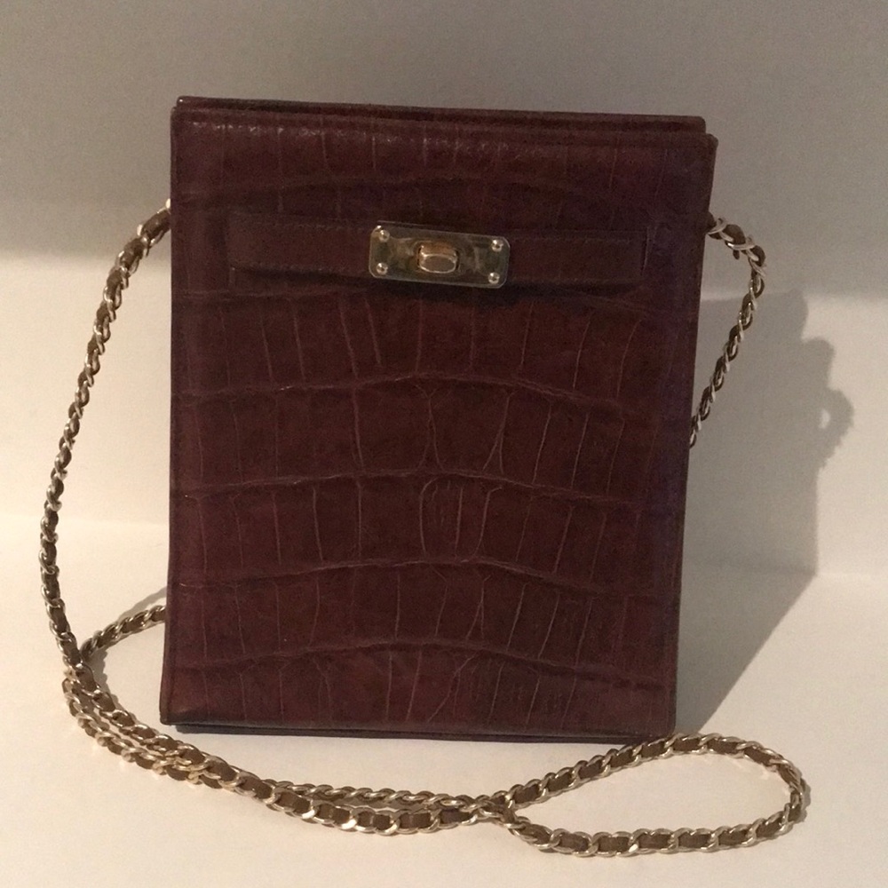 Stylish Brown Leather Crocodile Texture Bag with Gold Chain.